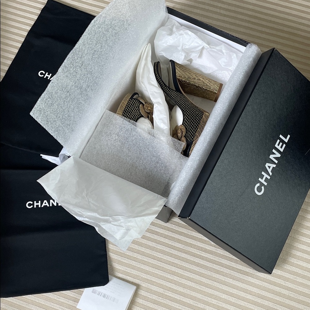 CHANEL Camellia Gold Flower Black 35 / 5 B  slingback heels - Picture 7 of 17